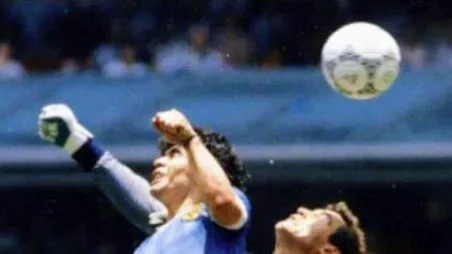 Historique : Le ballon de la main de Dieu de Diego Maradona mis aux enchères à 10 millions de dollars